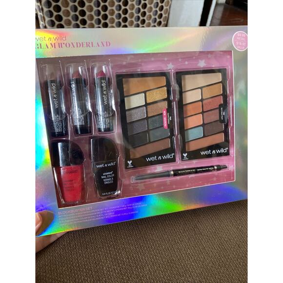 Wet n Wild Glam Wonderland Blockbuster Gift Set, 8 Pieces, NEW Red Free Ship - Picture 2 of 9